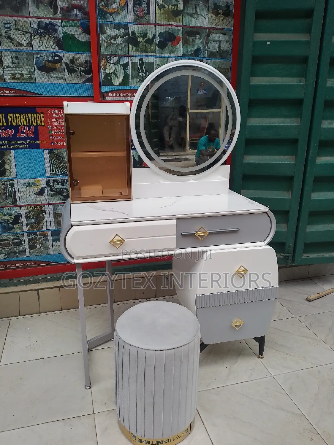 Console Dressing Mirror