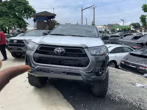 Toyota Hilux 2020 Gray