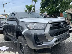 Toyota Hilux 2020 Gray