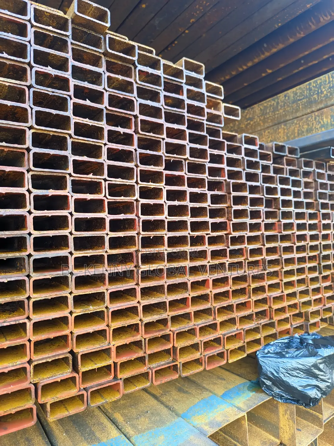 50x25x4mm Rectangular Pipe
