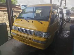 Mitsubishi Delica 2004 Yellow