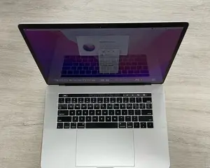 Laptop Apple MacBook Pro 2017 16GB Intel Core i7 SSD 512GB
