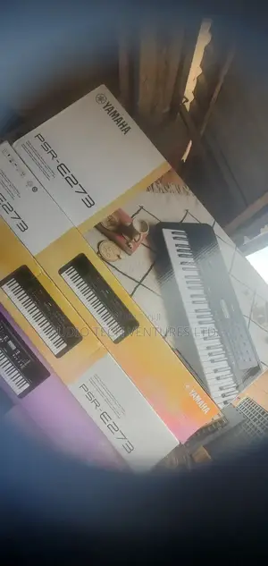 Yamaha Keyboard PSR E273