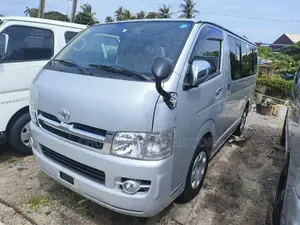 Toyota HiAce 2012 Silver