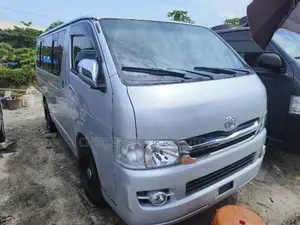 Toyota HiAce 2013 Silver