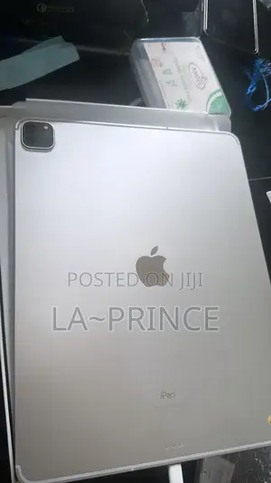 Apple iPad Pro 12.9 (2020) 128 GB Silver