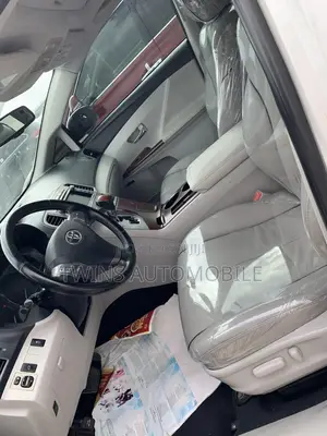 Toyota Venza AWD 2010 White