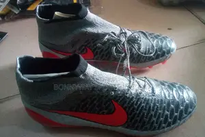 Size 40 Magister Ankle Soccer Boot