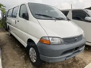 Toyota HiAce 2005 White