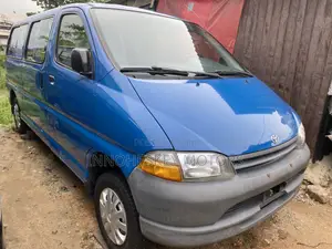 Toyota HiAce 2005 Blue