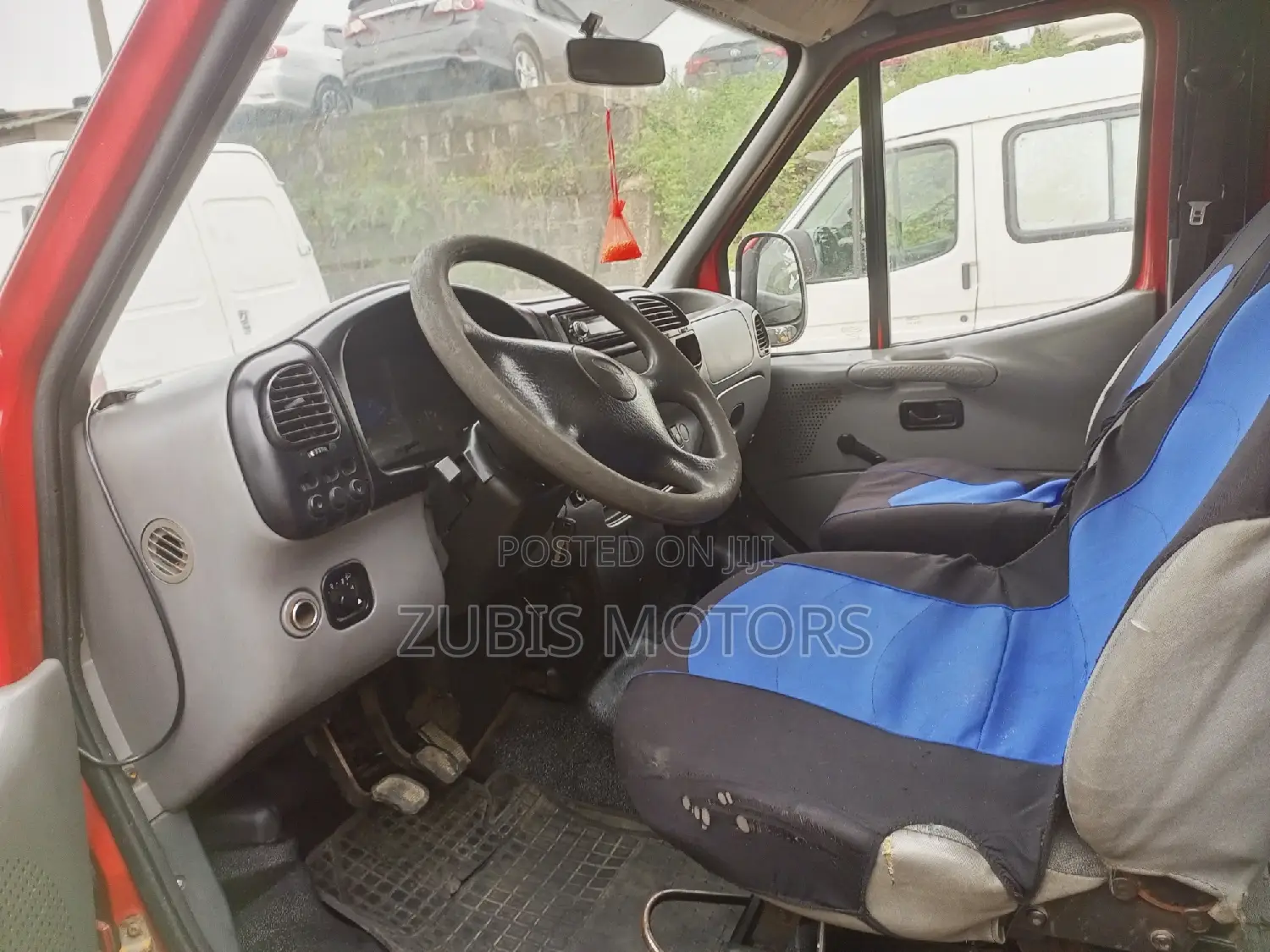 Ford Transit 2000 Red