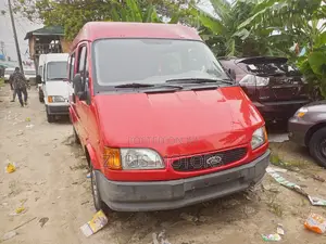 Ford Transit 2000 Red