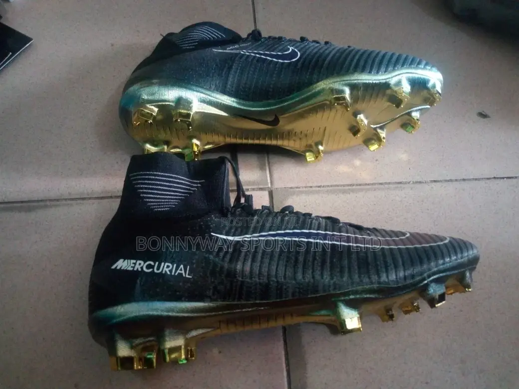 Size 39 Nike Mercurial Boot