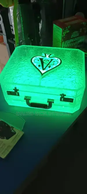 Ace Spade Bottle Presenter Case