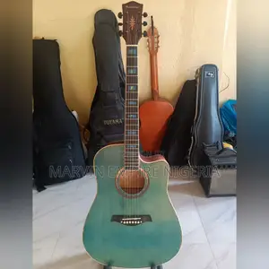 Standard Acoustic Guitar 39/40 + Free Bag + Set of String