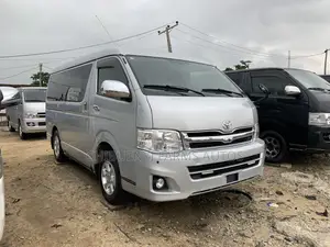 Toyota HiAce 2015 Silver