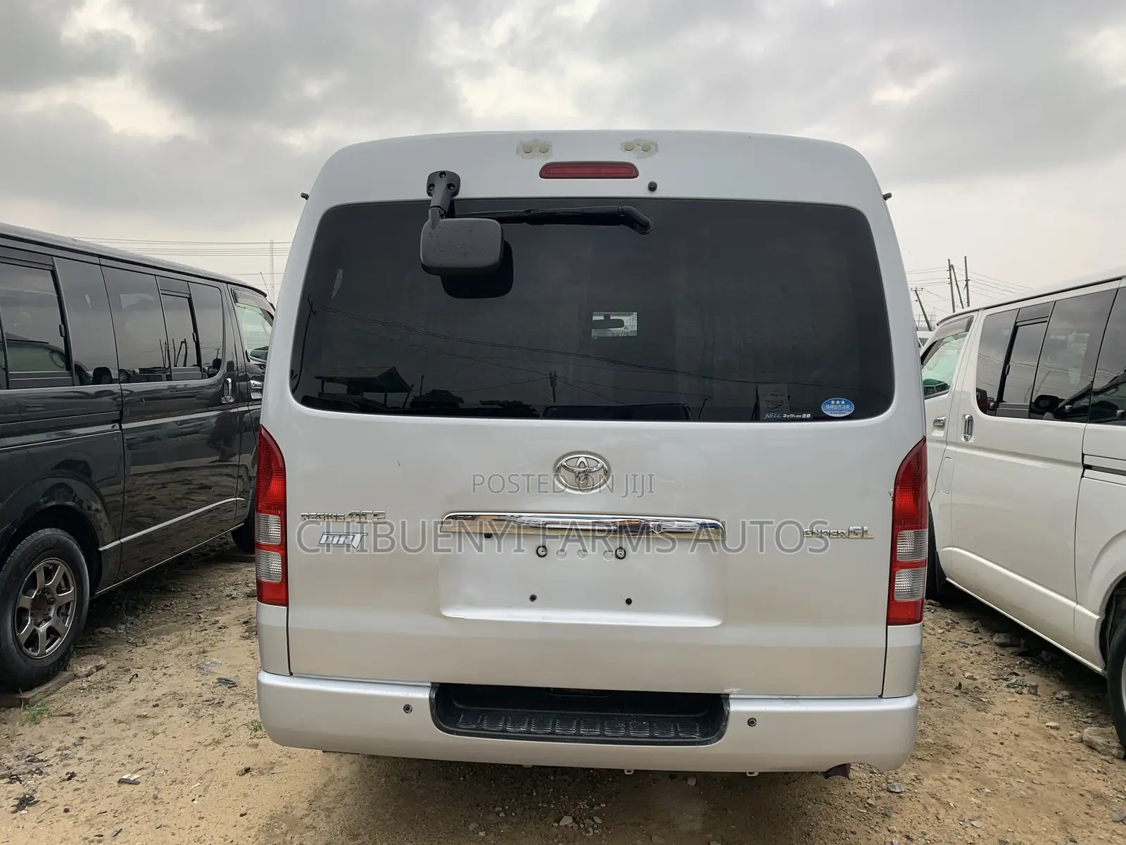 Toyota HiAce 2015 Silver