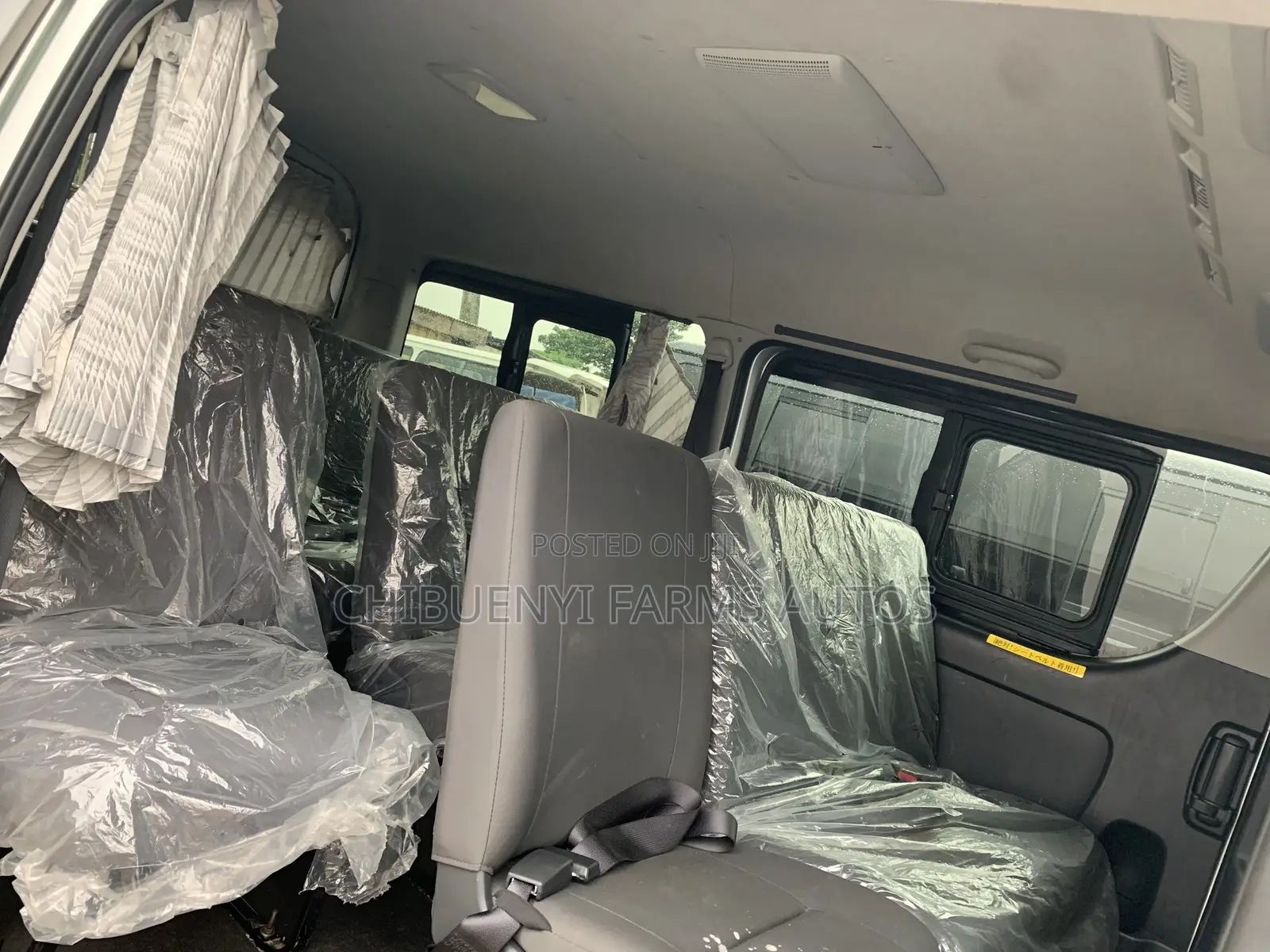 Toyota HiAce 2015 Silver