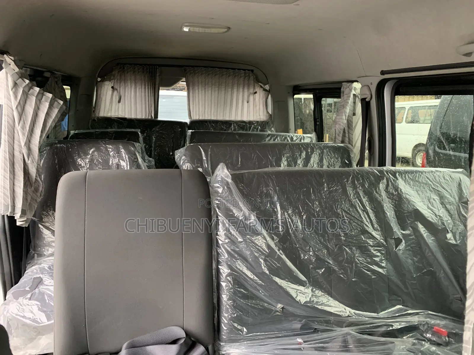 Toyota HiAce 2015 Silver