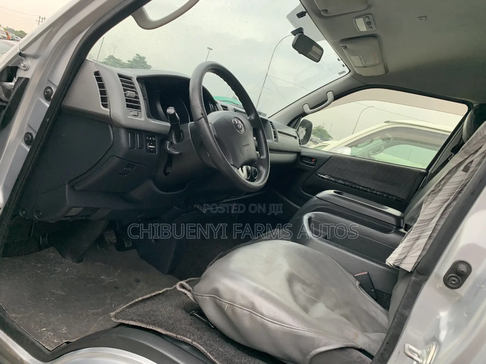 Toyota HiAce 2015 Silver