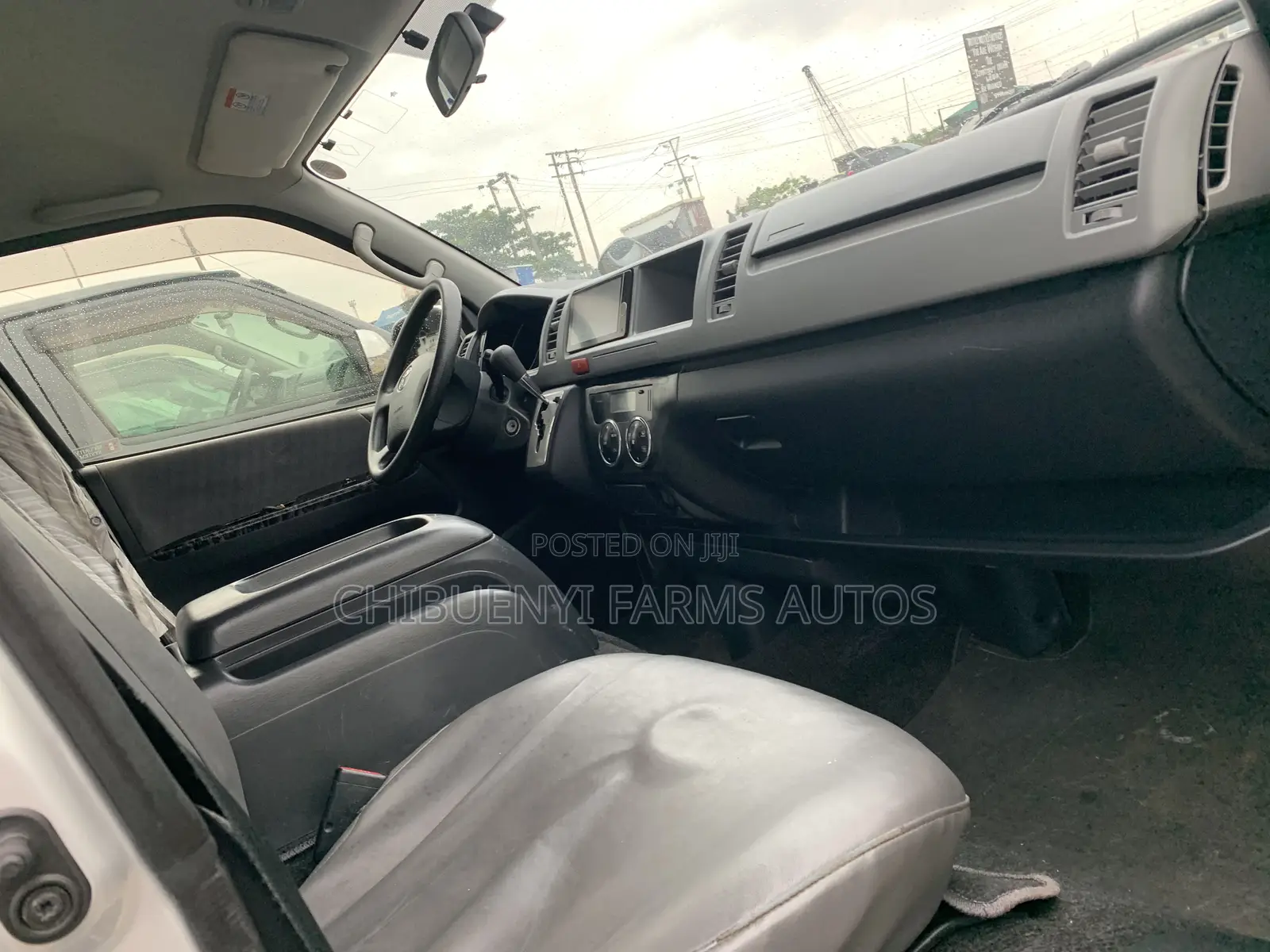 Toyota HiAce 2015 Silver