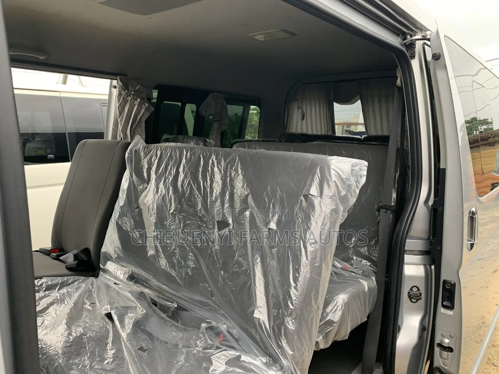 Toyota HiAce 2015 Silver