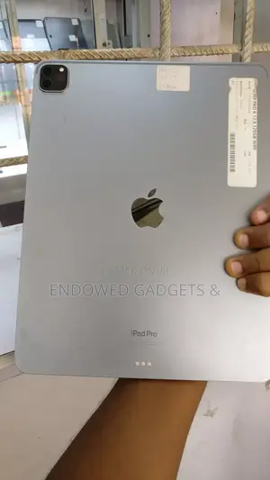 Apple iPad Pro 12.9 (2022) 256 GB Silver