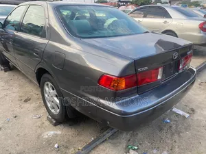 Toyota Camry LE 4dr Sedan (2.2L 4cyl 4A) 2001 Gray