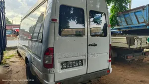 Mercedes-Benz Sprinter 2005 White