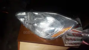 Headlamp Sienna 2005