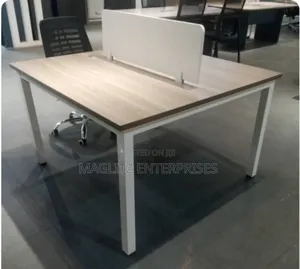 Que Office Table