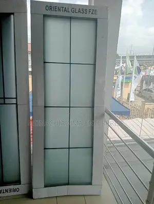 Toilet Full Glass Door 750 Size