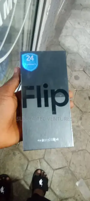 New Samsung Galaxy Z Flip4 512 GB