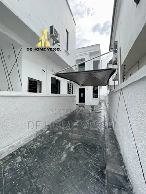 4bdrm Duplex in Chevron for sale