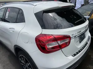 Mercedes-Benz GLA 250 2018 White