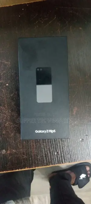 New Samsung Galaxy Z Flip 5 256 GB