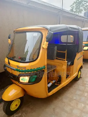 TVS Apache 160 4V 2021 Yellow