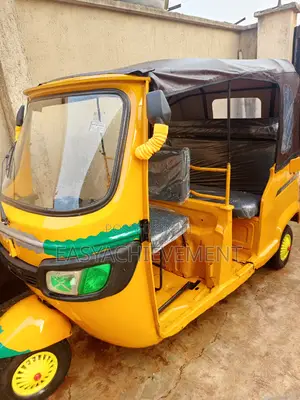 TVS King Cargo 2020 Yellow