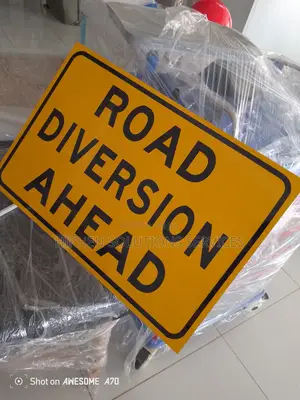 Diversion (Arrow Right) Traffic Sign
