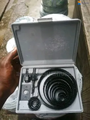 Bosch Battery Drill With Hole Saw Cutter