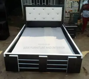 Classic Bedstand