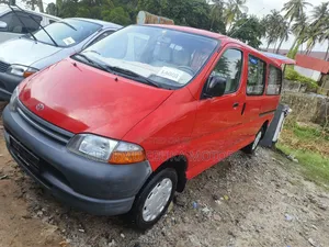 Toyota HiAce 2002 Red