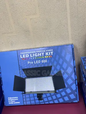Professional Photo/Video Pro 600 Led Light Kit With Tripod