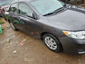 Toyota Corolla LE 4dr Sedan (1.8L 4cyl 4A) 2011 Gray