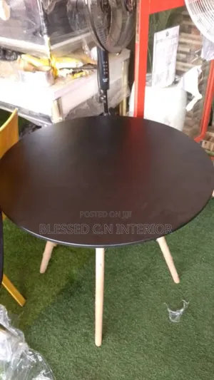 Classic Round Table