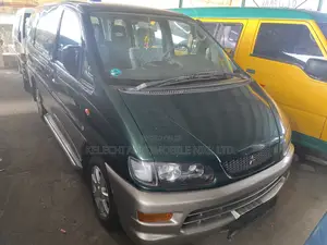 Mitsubishi Space Gear 2003 Green