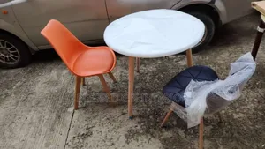 Classic Round Table