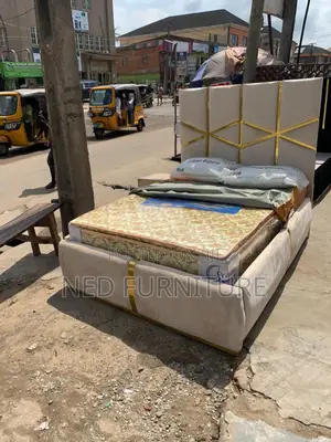 Quality Bed Set With Dresser