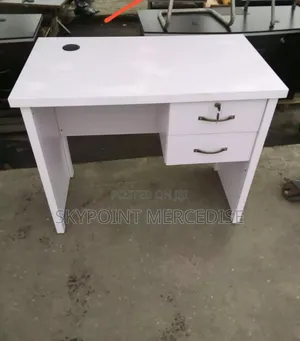 A 3 Feet Office Table