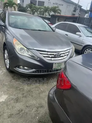 Hyundai Sonata Limited 2.0T Sedan (2.0L 4cyl 6A) 2012 Gray